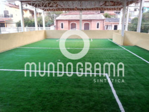 Mini campo de grama sintética residencial