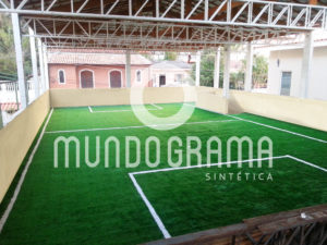 Mini campo de grama sintética residencial