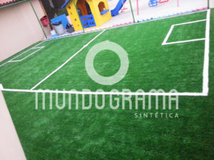 Mini campo de grama sintética