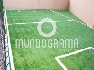 Mini campo de grama sintética