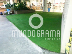 Praça de lazer com grama sintética de alto tráfego