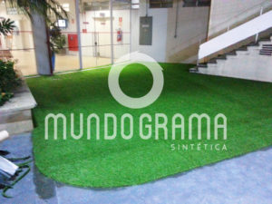 Praça de lazer com grama sintética de alto tráfego