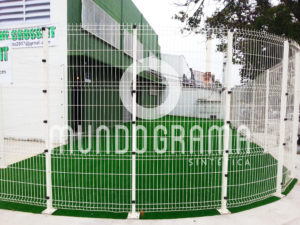Faixa empresarial com grama sintética para jardim