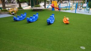 Clube com grama sintética para Playground - Mundo Grama