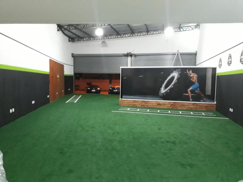Box de crossfit com grama sintética